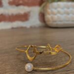 Bangle with name and pearl